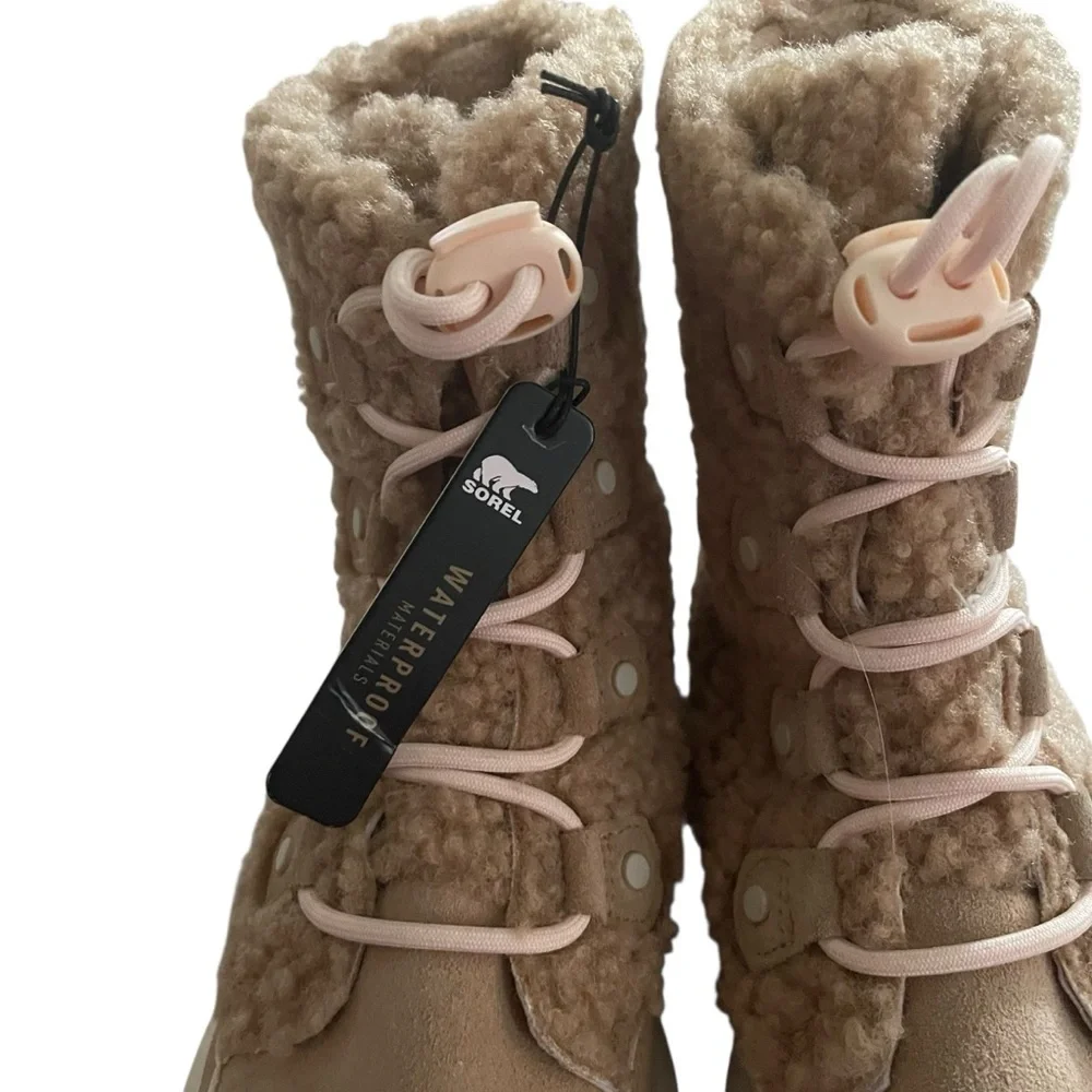NWT Sorel Faux Fur Lined Boots Girls Size 3 and 4